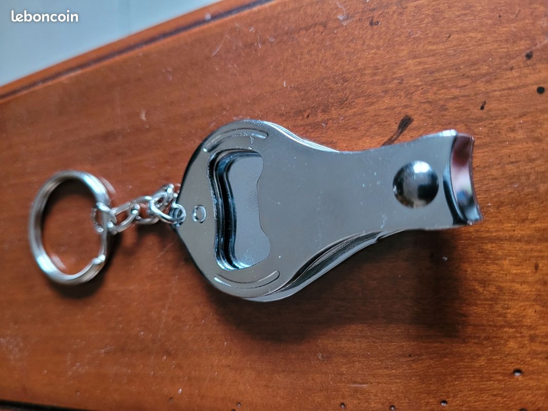 Bottle opener and key ring OLYMPIQUE DE MARSEILLE