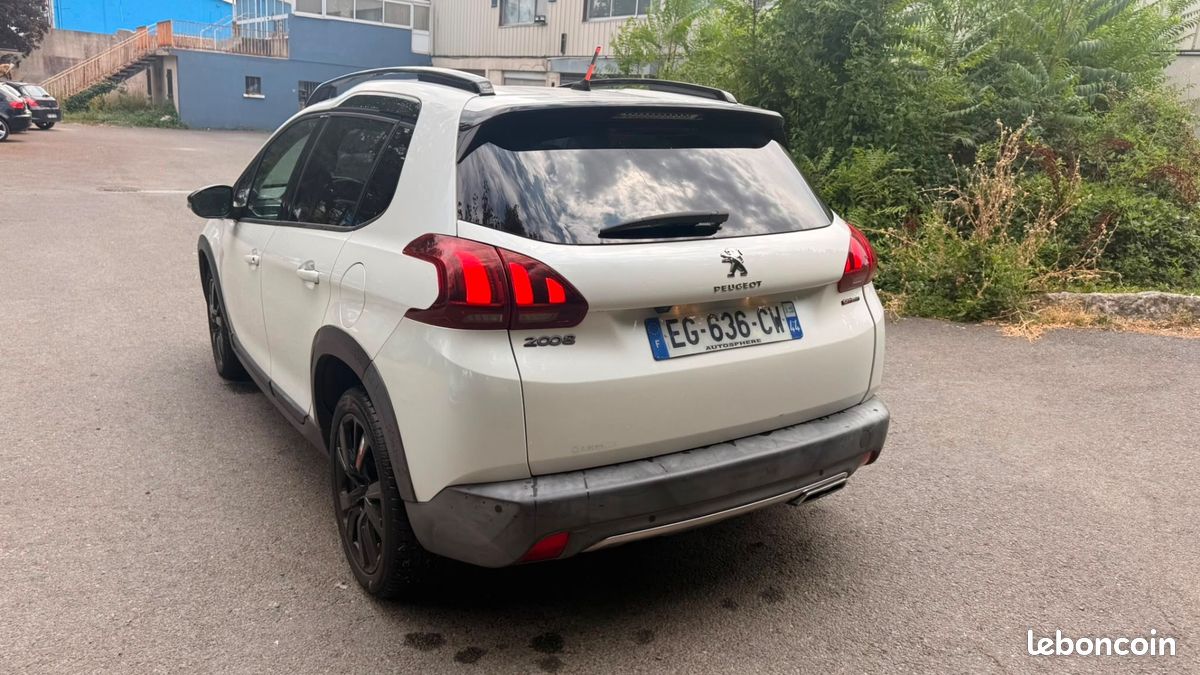Peugeot 2008 GT Line (image 3)
