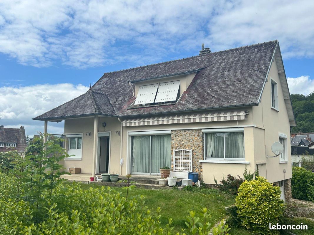 Maison 6 pièces 126 m² · à Beaumont-le-Roger · 126 m² · 185 000 €
