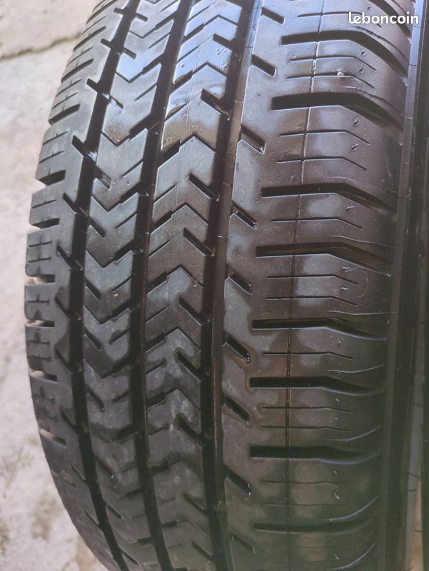 2 pneus 215 65 16 C MICHELIN (image 3)