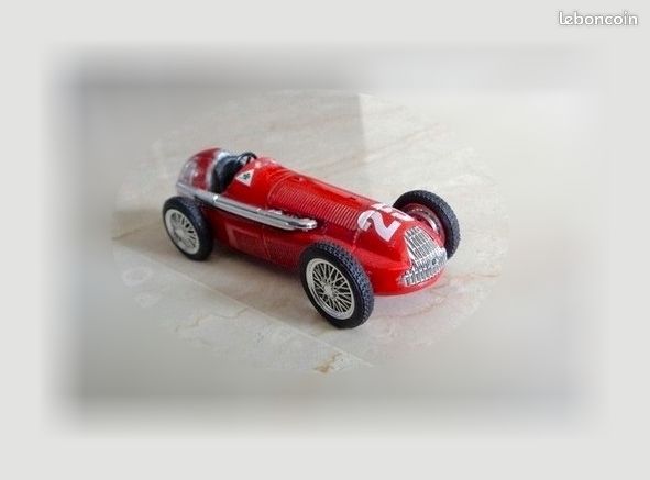 Voiture miniature de collection Alfa Roméo F1 au 1/43e (image 1)