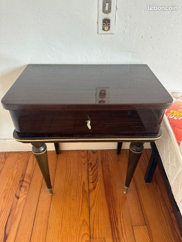 Table de nuit (image 1)