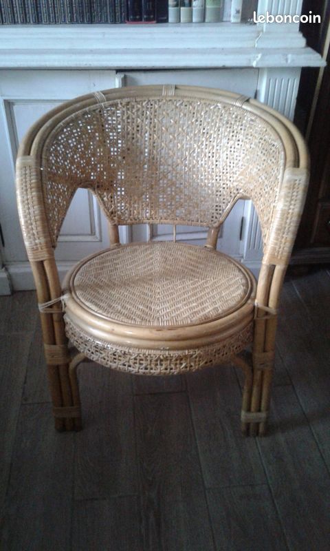 Fauteuil en rotin et sa desserte (image 9)