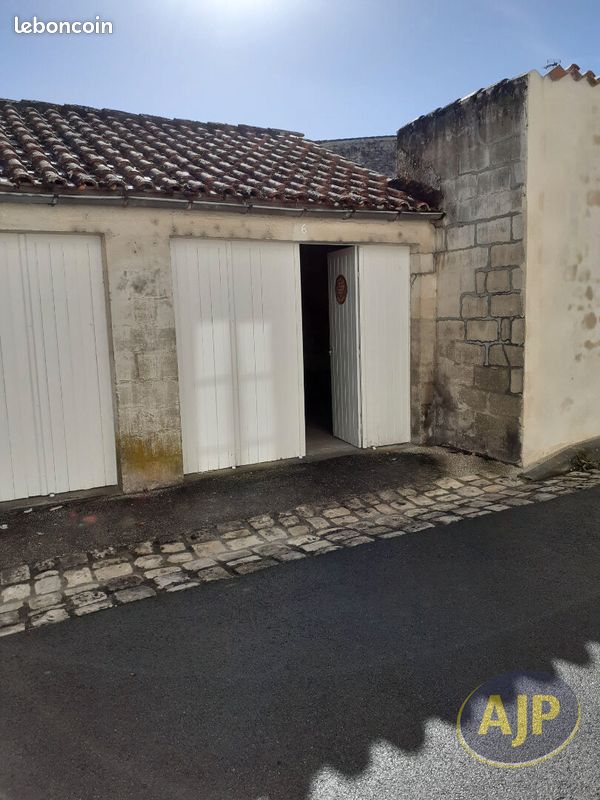 Parking 1 pièce · à Saintes · 80 €/mois