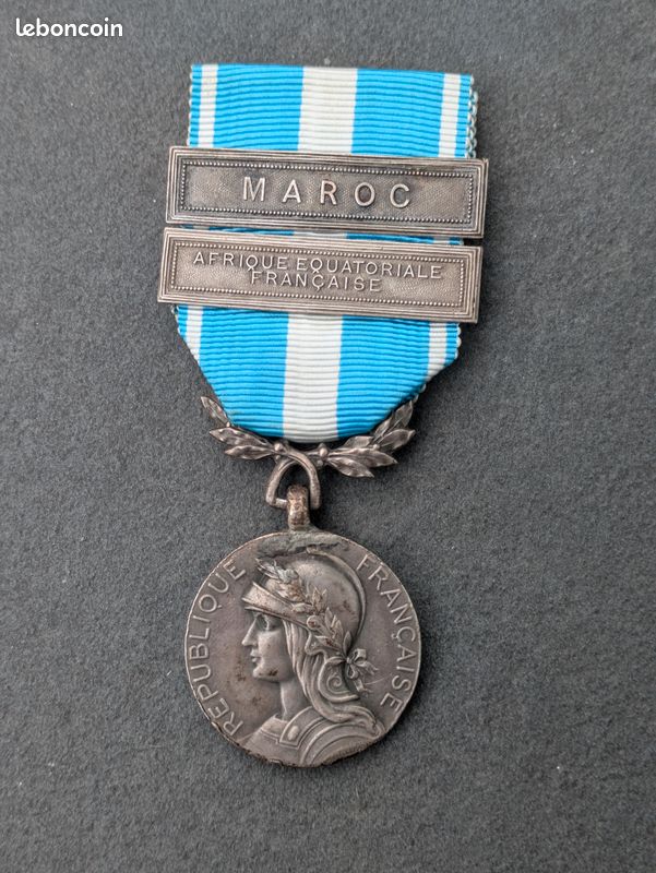 Médaille Coloniale Française Avec Agrafe "Afrique Equatoriale Française" - Insigne Militaire Occasion