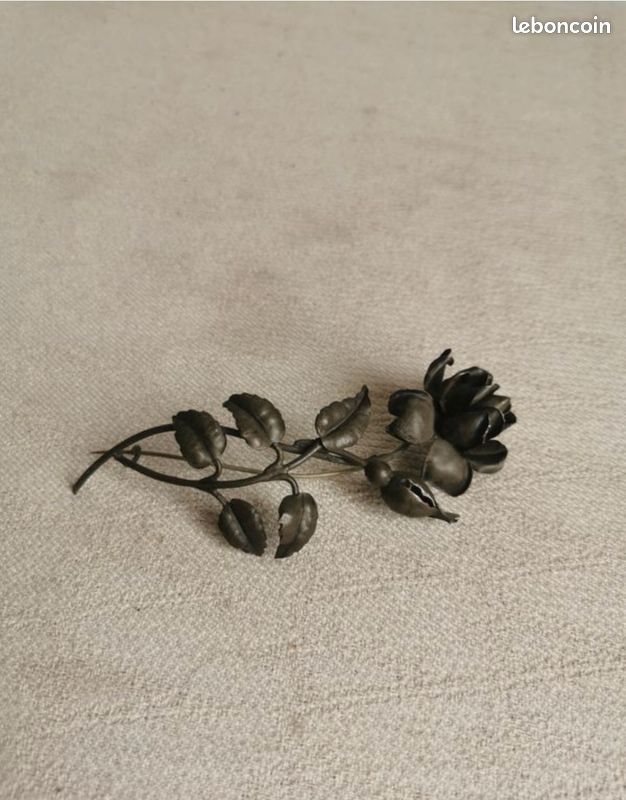 Broche Ancienne En Forme De Rose - Début Des Années 1900 - Matière Verre - Occasion