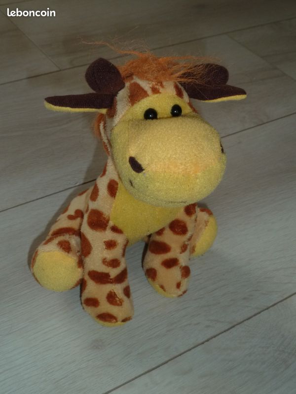 Doudou girafe peluche (image 1)