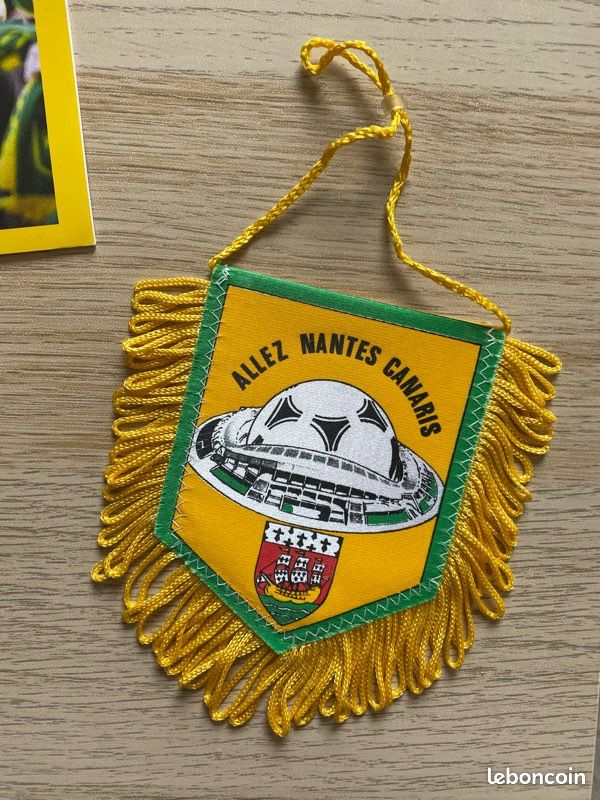 Fanion Vintage FC Nantes - Tissu 29x17 Cm (Bon état, Petite Tache)