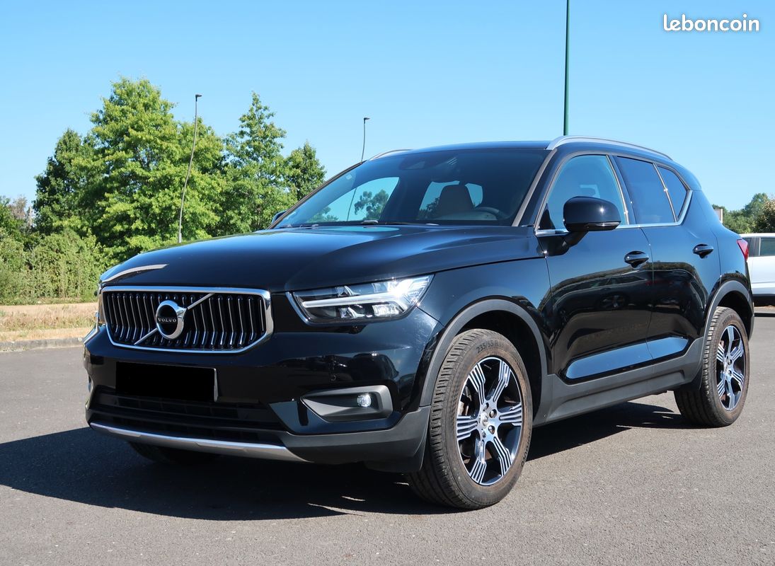 VOLVO XC40 T2 Inscription 129 Geartronic 8 + toit panoramique (image 1)