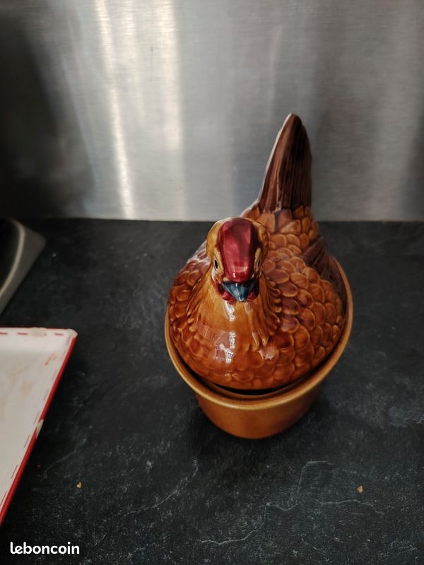 Terrine en forme de poule en majolique (image 3)