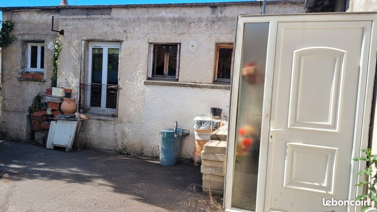 Maison 4 pièces 162 m² · à Saint-Jean-Bonnefonds · 162 m² · 110 000 €