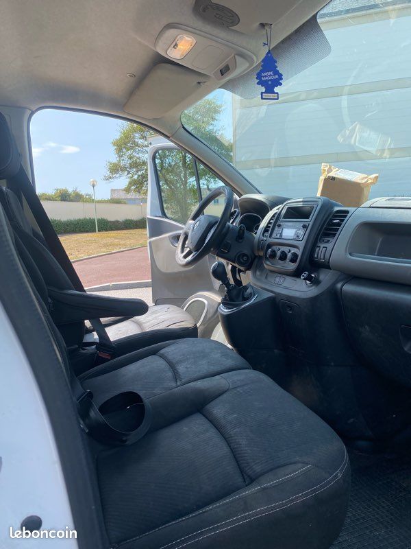 RENAULT TRAFIC II 2017 en très bon état (image 3)