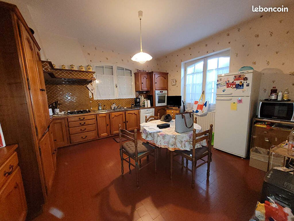 Maison 8 pièces 224 m² - Soyaux 16800 (image principale 4)