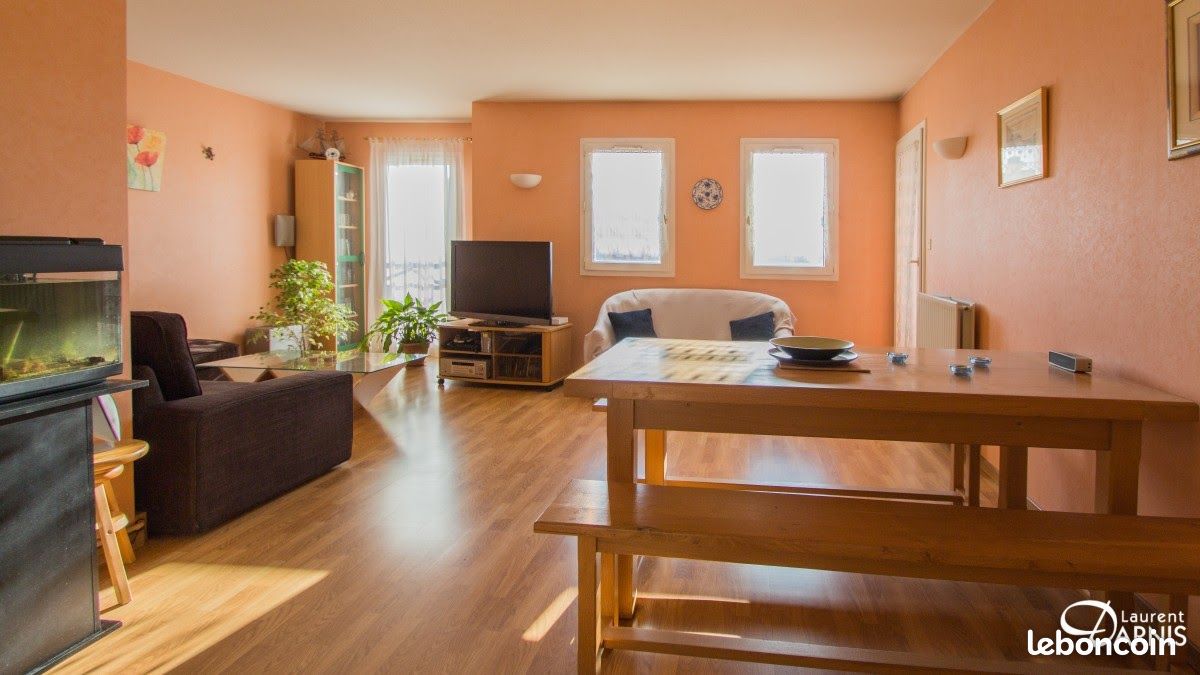 Appartement 3 pièces 85 m² · à Saint-Genis-Laval · 85 m² · 1 100 €