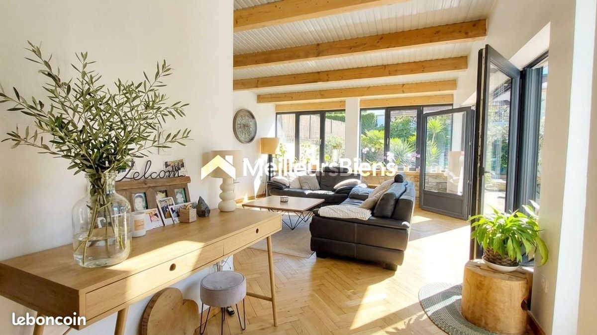 Maison 8 pièces 209 m² · à Échenoz-la-Méline · 209 m² · 262 000 €