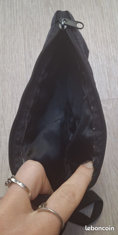 Trousse de voyage noire (image 2)