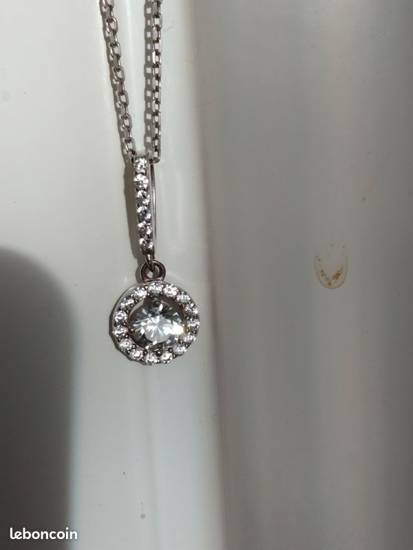 Je vends chaîne + pendentif (image 1)