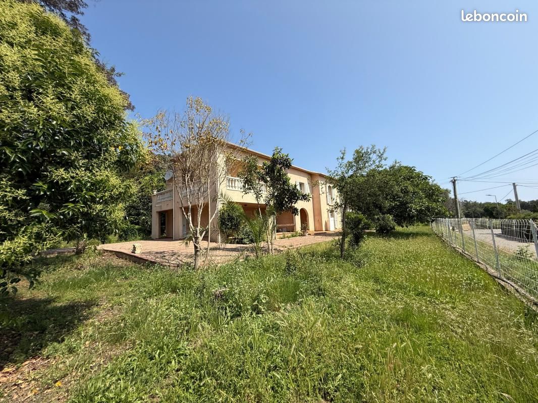 Villa 5 pièces 165 m² (image 1)