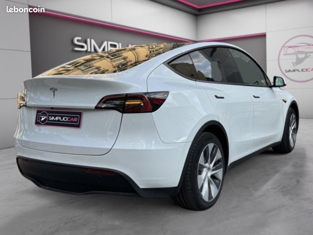 TESLA MODEL Y Standard RWD (image 15)