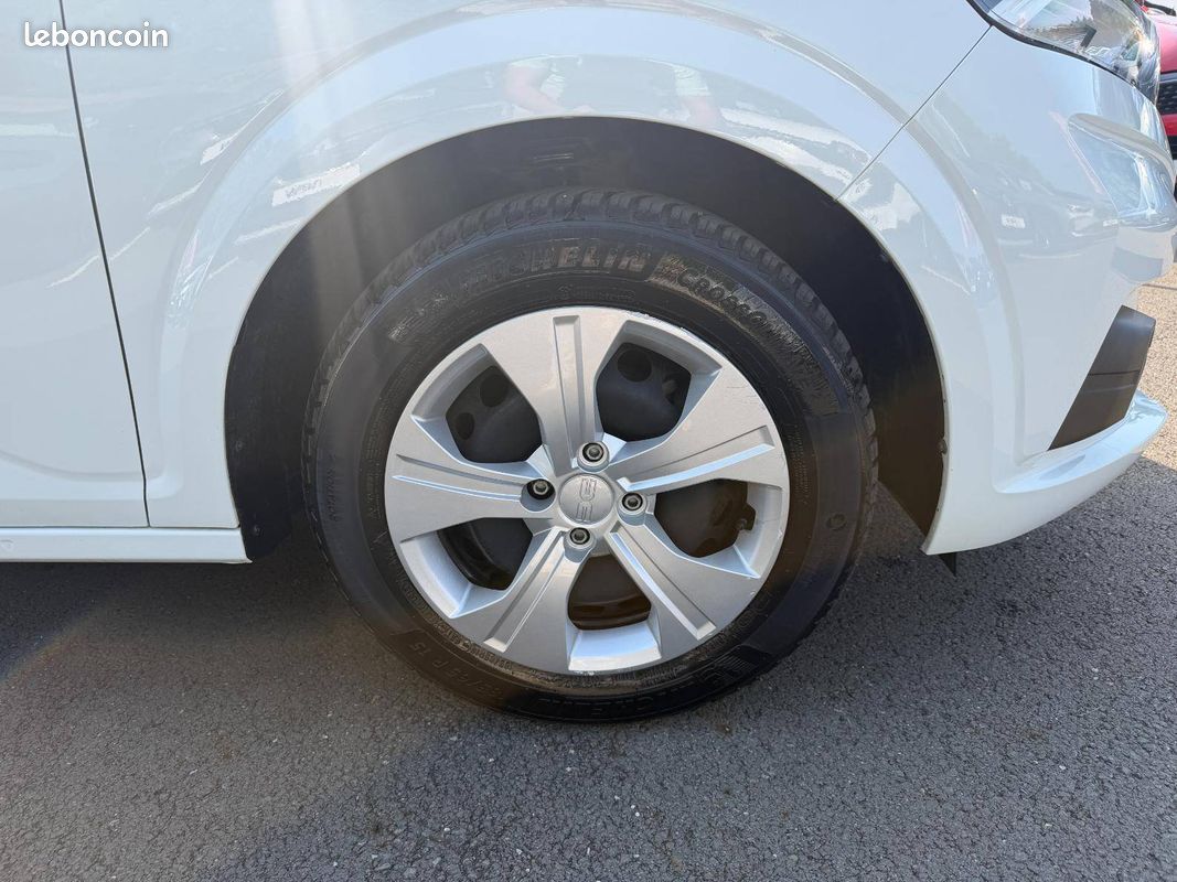 DACIA Sandero SCe 65 Essential (image 18)