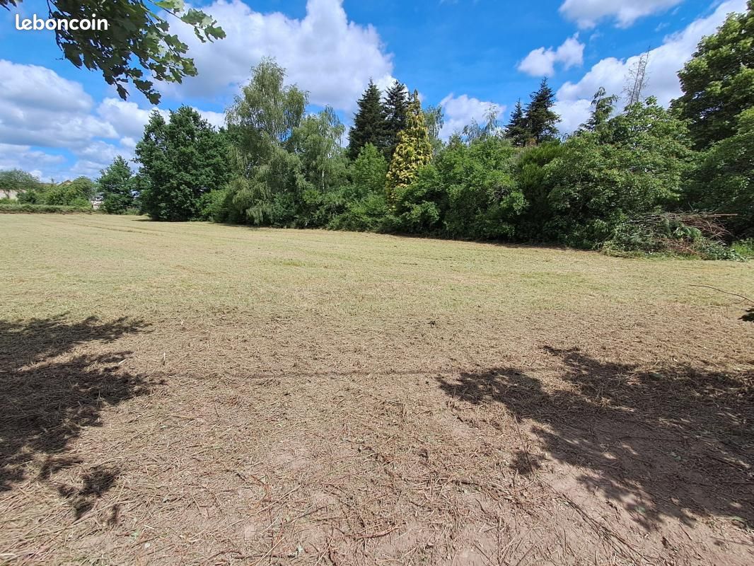 Terrain 2 995 m² Gouzon · 29 000 €