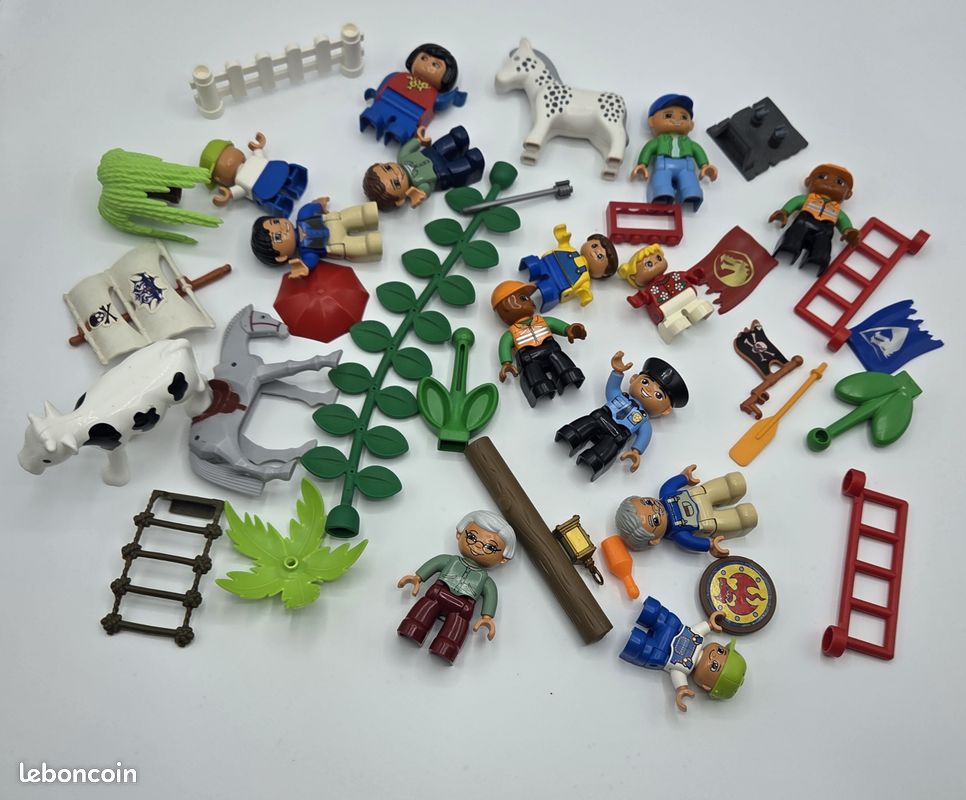 Lot Lego Duplo figurines et pièces divers (image 1)