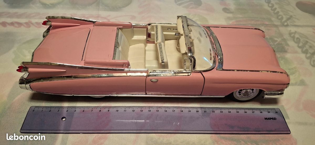 1959 CADILLAC ELDORADO Biarritz blanche échelle 1:18 miniature de