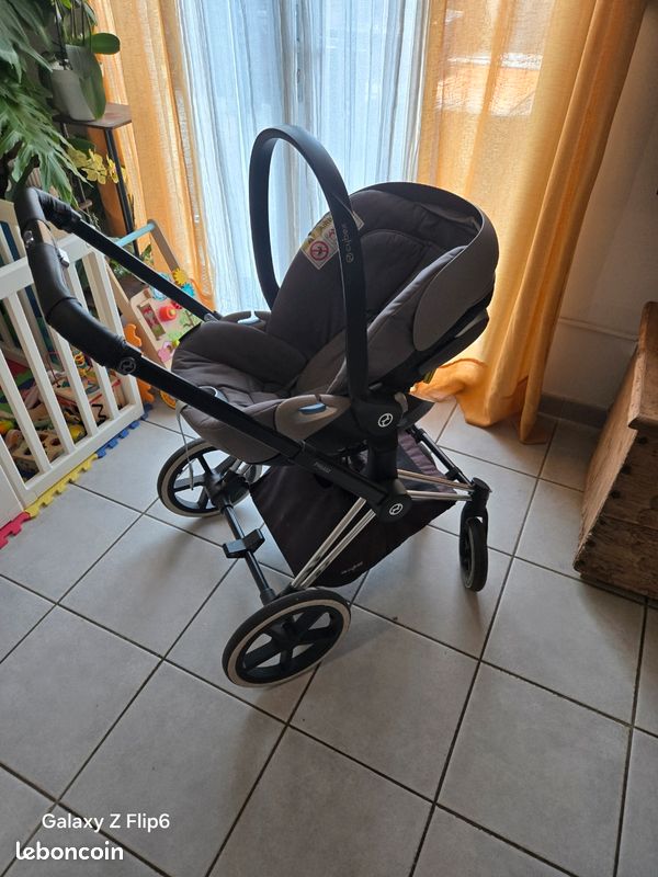 Poussette Cybex Priam + Cosy Cybex Cloud Z avec sa base isofix pivotante (image 5)
