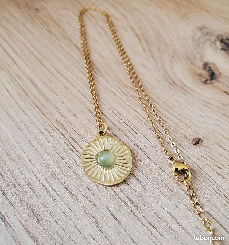 Collier acier inoxydable médaille or vert clair (image 2)