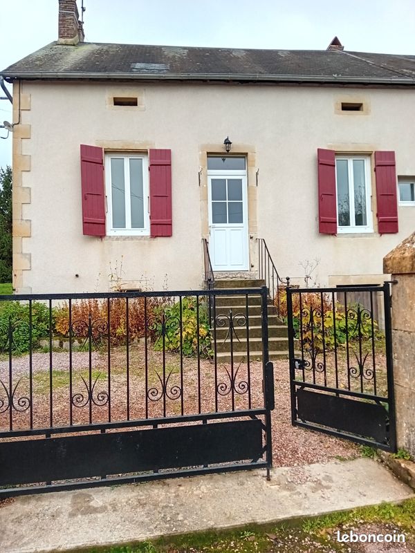 Maison 3 pièces 65 m² · à Moulins-Engilbert · 65 m² · 500 €