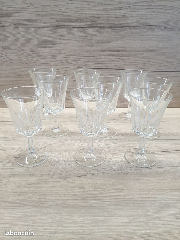 9 verres a vin blanc (image 1)