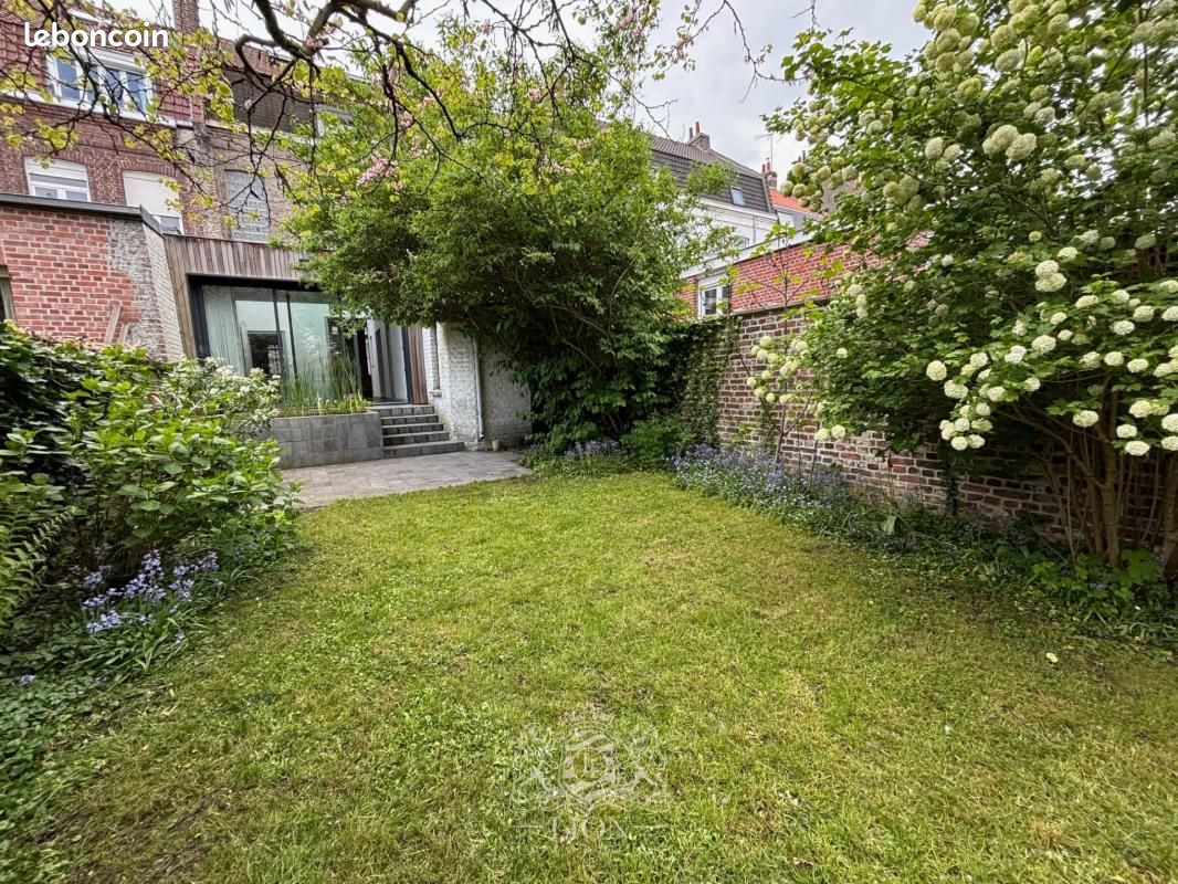 Maison 5 pièces 177 m² · à Lille · 177 m² · 749 000 €