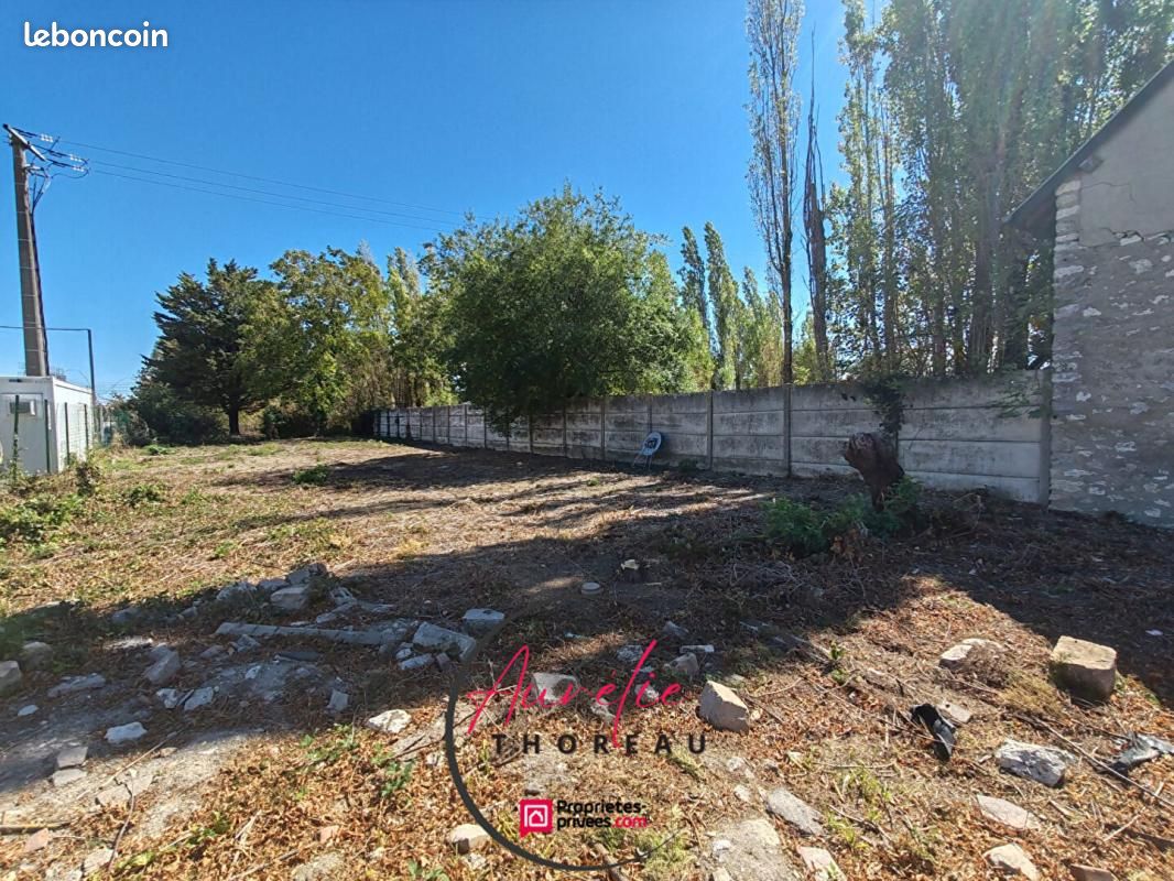 Terrain 1 308 m² Artenay · 44 990 €