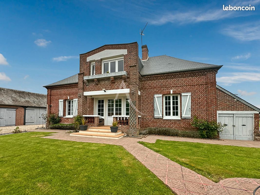 Maison 5 pièces 211 m² · à Étrépagny · 211 m² · 338 240 €