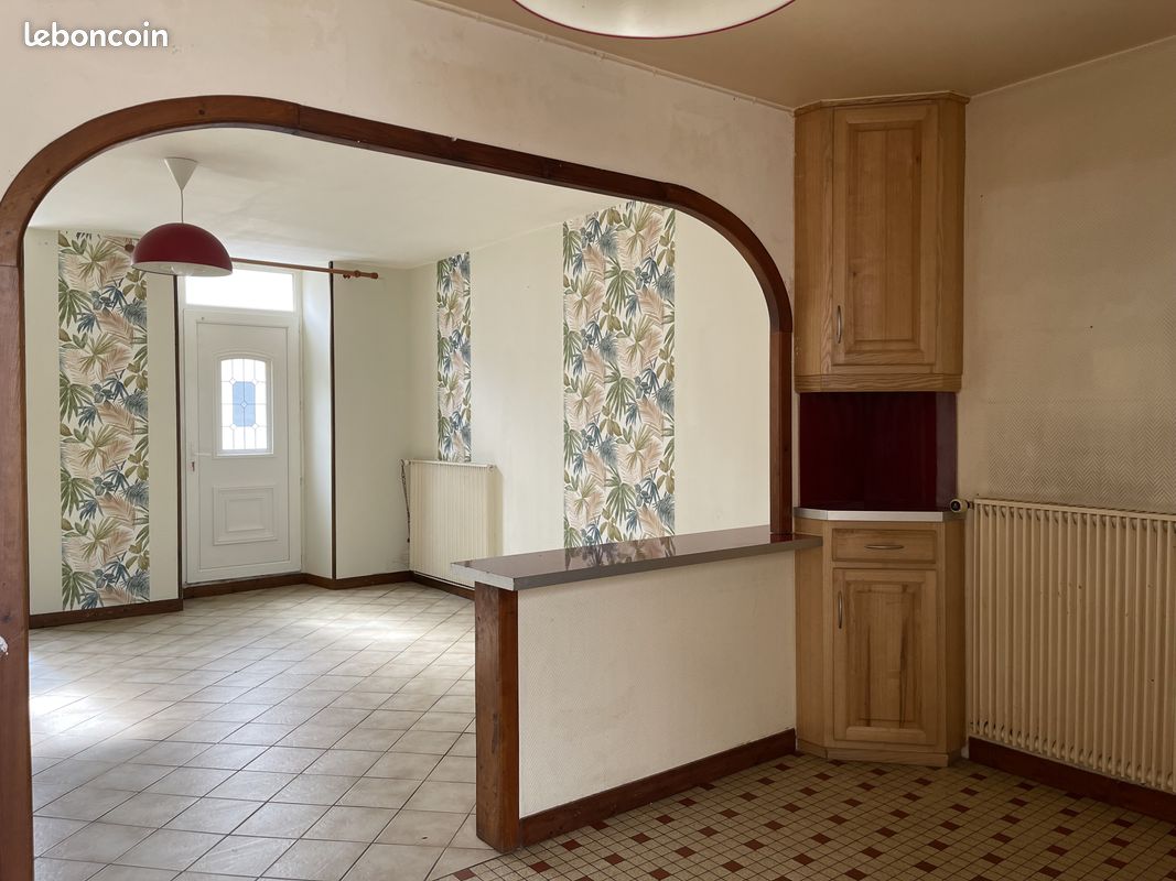 Maison 8 pièces 163 m² · à Saint-Jean-d'Angély · 163 m² · 186 000 €