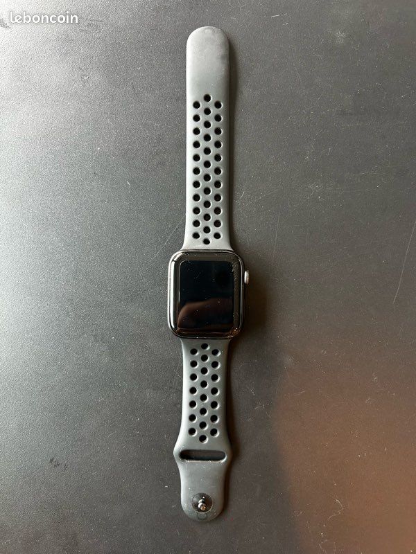 Apple Watch SE (1ère génération) - Édition Nike (GPS, 44 mm) (image 1)