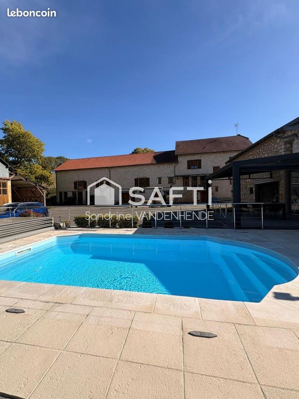 Maison 8 pièces 255 m² · à Chesnois-Auboncourt · 255 m² · 525 000 €