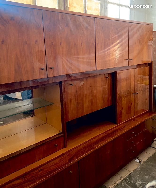 Buffet / Vaisselier vintage en bois vernis (image 1)