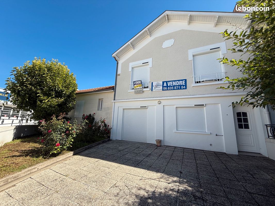 Maison 9 pièces 199 m² · à Saintes · 199 m² · 153 000 €
