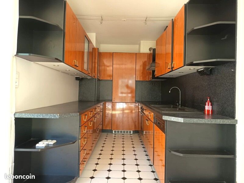 Appartement 4 pièces 84 m² · à Troyes · 84 m² · 960 €