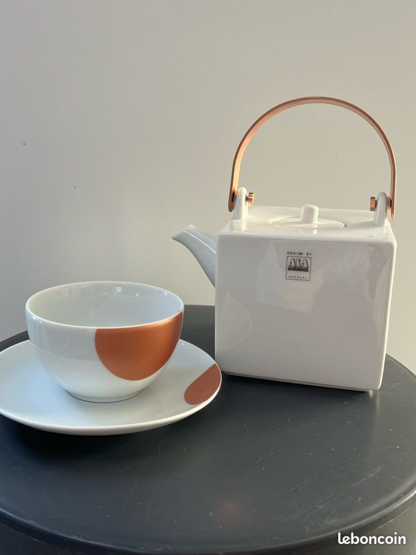 Petit service à thé en porcelaine (image 1)