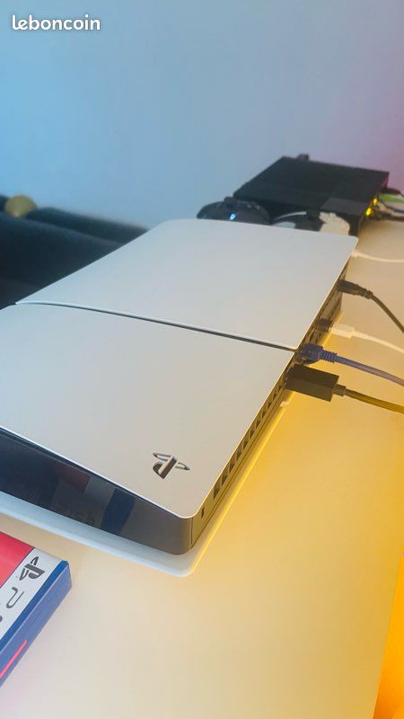 PS5 SLIM 1To + 2 Manettes + 2 jeux (image 5)