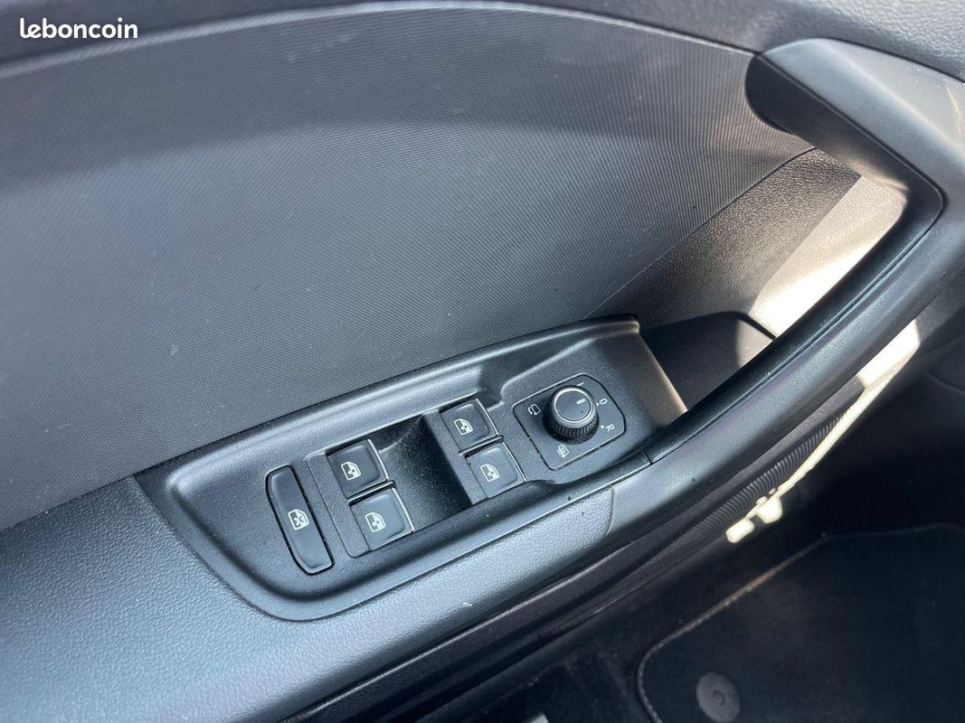 AUDI A1 Sportback 35 TFSI 150 ch S tronic 7 S Line (image 30)