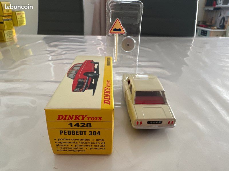 Miniature Dinky Toys Atlas - Peugeot 304 Crème Blanc (1/43, NEUF Sous Blister, Boîte D'origine)