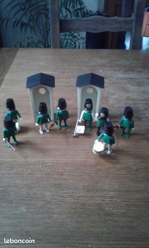 Anciens soldats et guérites Playmobil de 1974 (image 1)