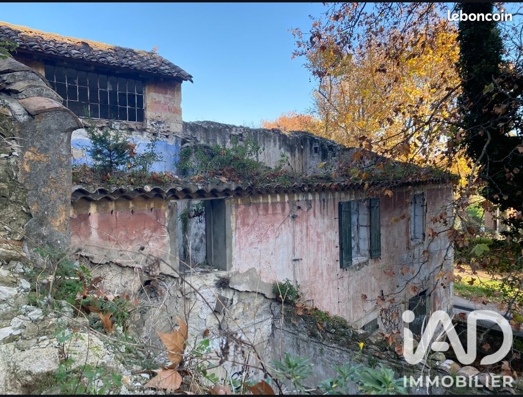 Immeuble 960 m² · à Villeneuve-lès-Avignon · 960 m² · 410 800 €