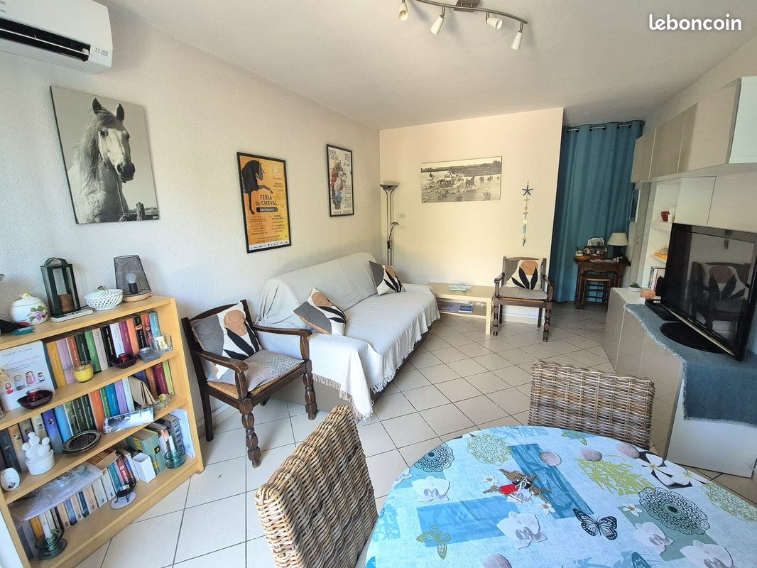 Appartement plein pied avec grande cour privative végétalisée au calme et au centre des Saintes (image 4)