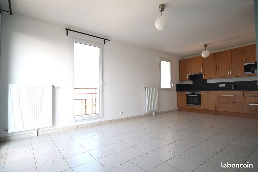 Appartement 2 pièces 43 m² · à Corbeil-Essonnes · 43 m² · 877 €/mois