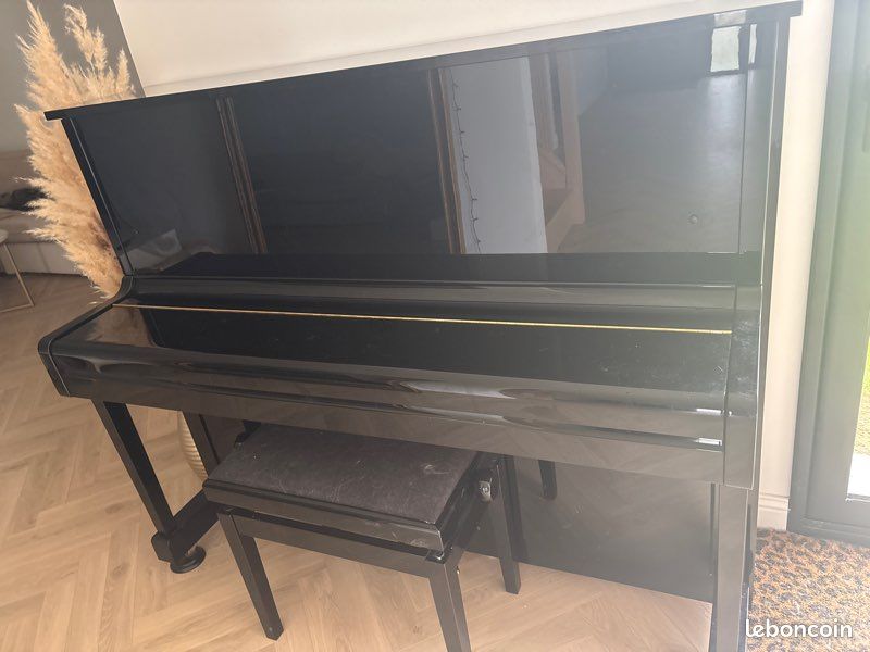 Piano droit Yamaha U10 - Fabrication japonaise (image 1)