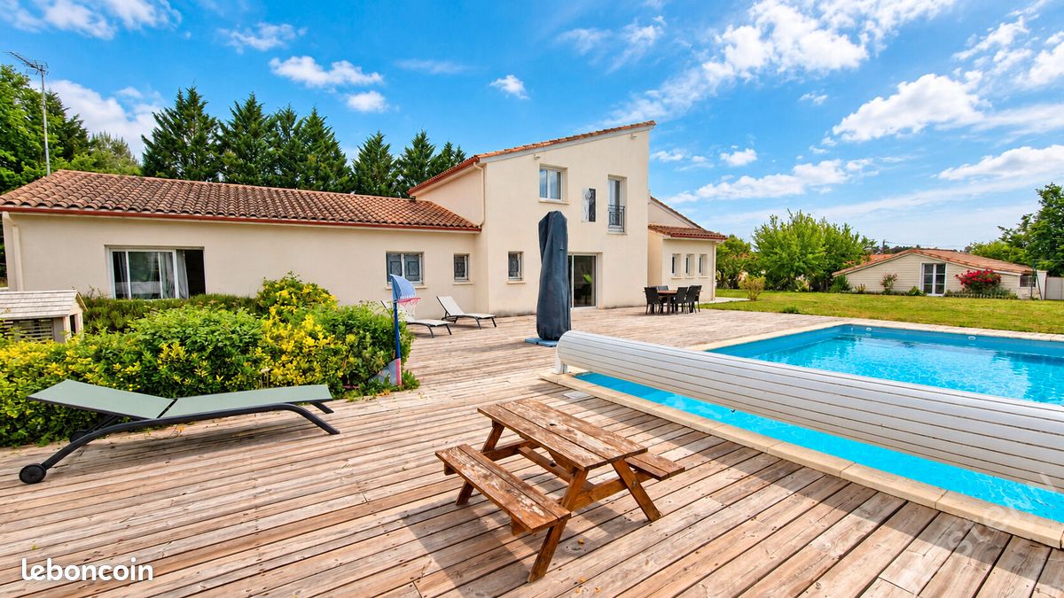 Maison 8 pièces 260 m² · à Bergerac · 260 m² · 400 000 €